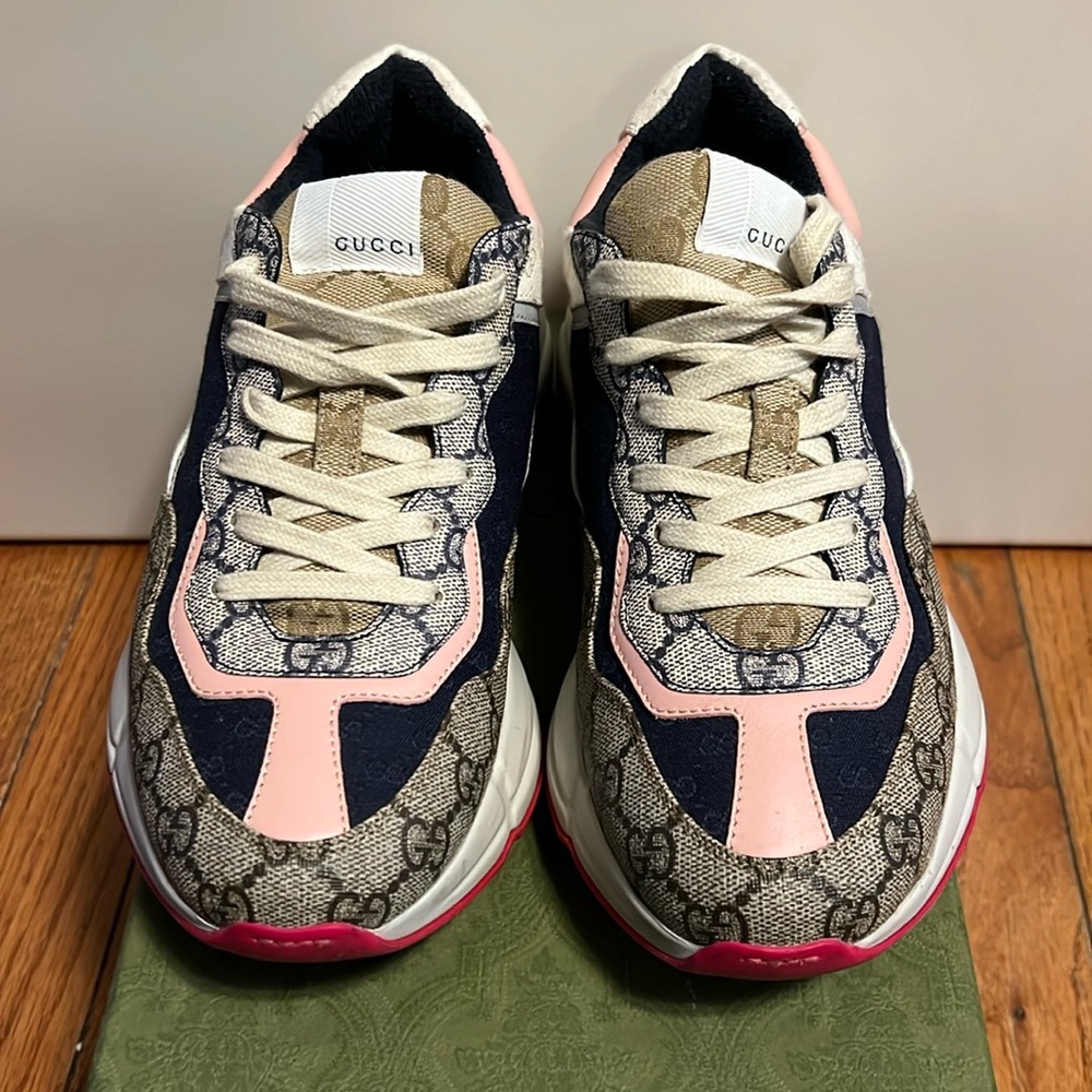 Women’s Gucci Sneakers in Good Condtion